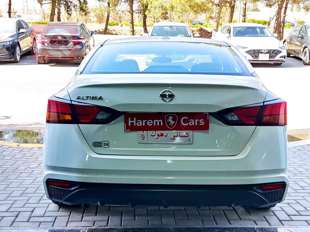 نيسان ألتيما